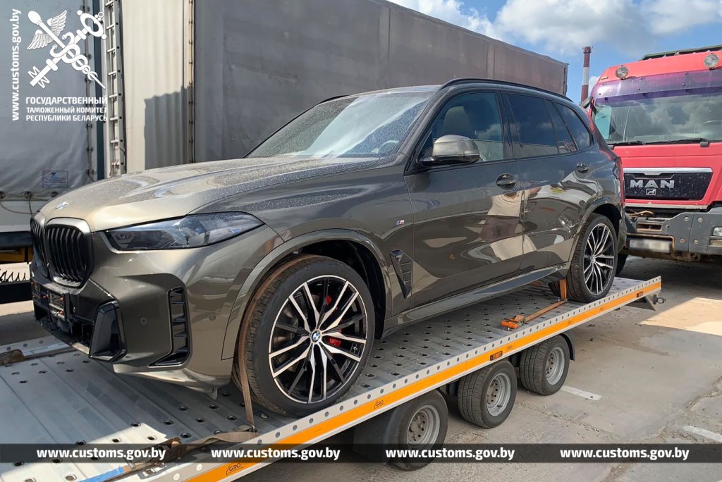 Таможня: на ввозе BMW хотели сэкономить 120 тысяч, могут потерять 210