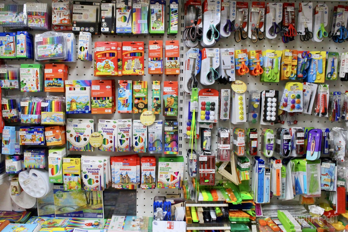 Веселые пчОлсы дарят подарки! Выгодная акция в магазинах «Канцелярские штучки» в Бресте: покупай и выигрывай