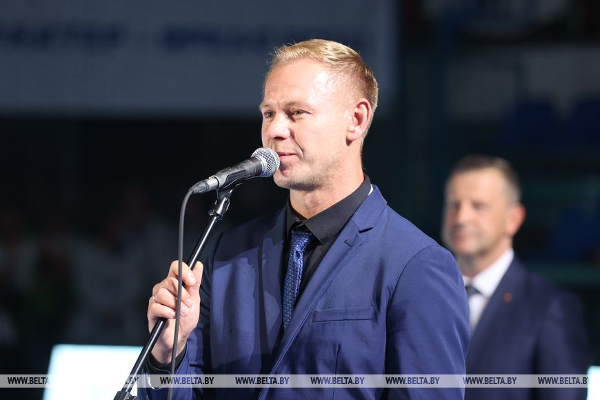 Зажигательные танцы и спортивное братство. В Бресте драйвово открыли турнир по гандболу