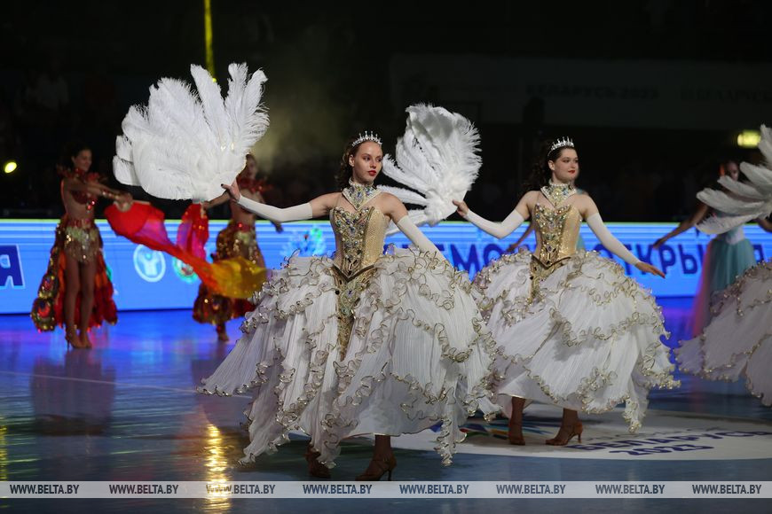 Зажигательные танцы и спортивное братство. В Бресте драйвово открыли турнир по гандболу