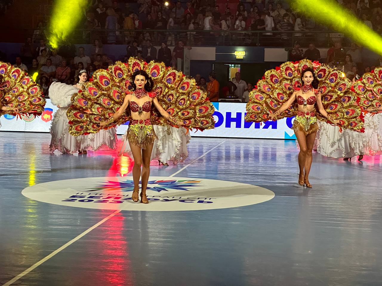 Зажигательные танцы и спортивное братство. В Бресте драйвово открыли турнир по гандболу