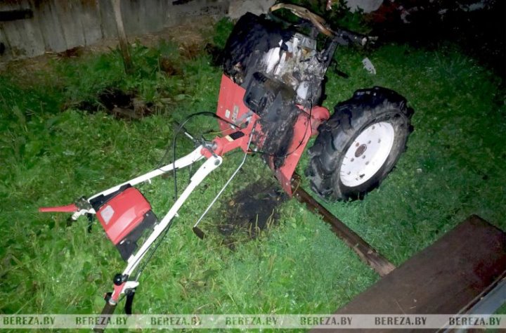 Облила бензином и подожгла: в Междулесье горел мотоблок