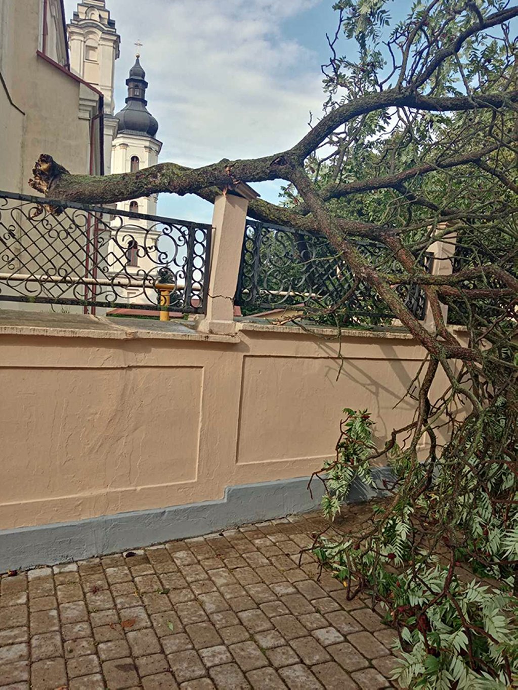 Ураганный ветер, бушевавший в Пинске, наворотил дел