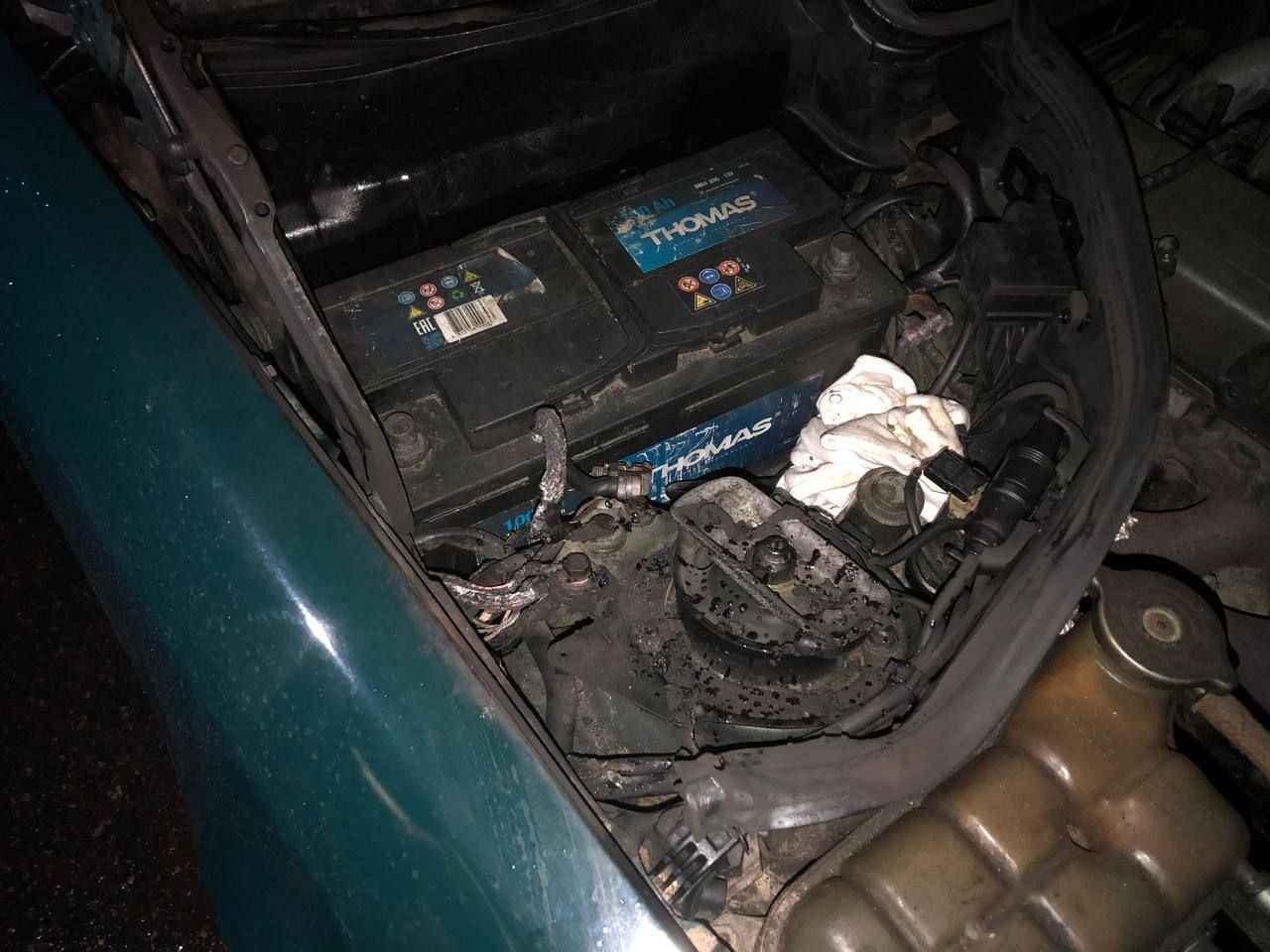 «Мерседес Бенц» 90-х годов горел в Пинске