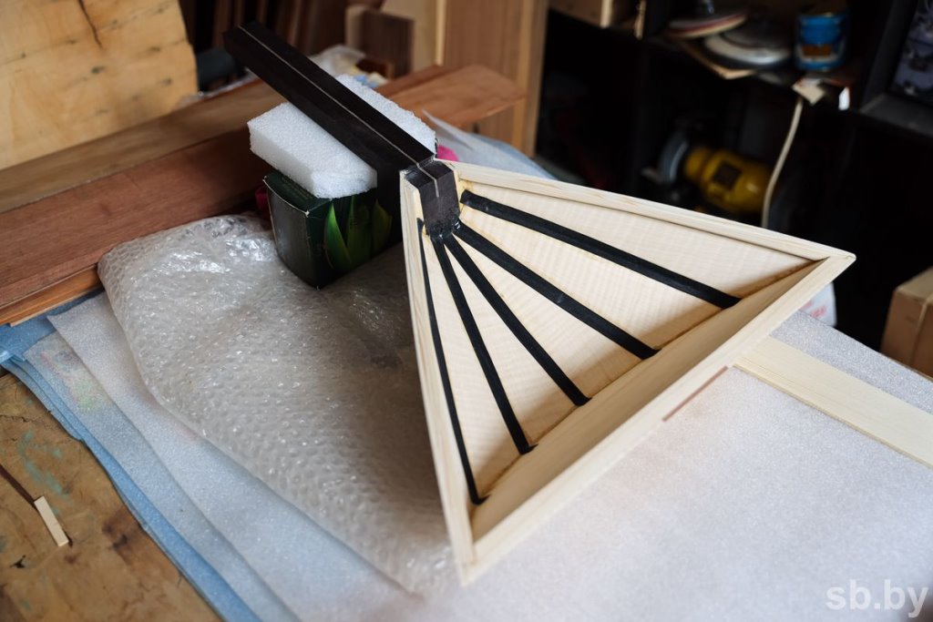 Житель Пинска Руслан Макаревич – единственный в Беларуси мастер по изготовлению балалаек и домр