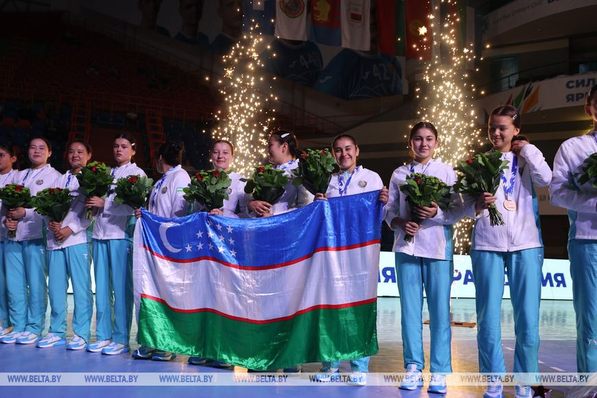 Горячая поддержка трибун, атмосфера дружбы и уважения на Играх. В Бресте наградили девушек-гандболисток