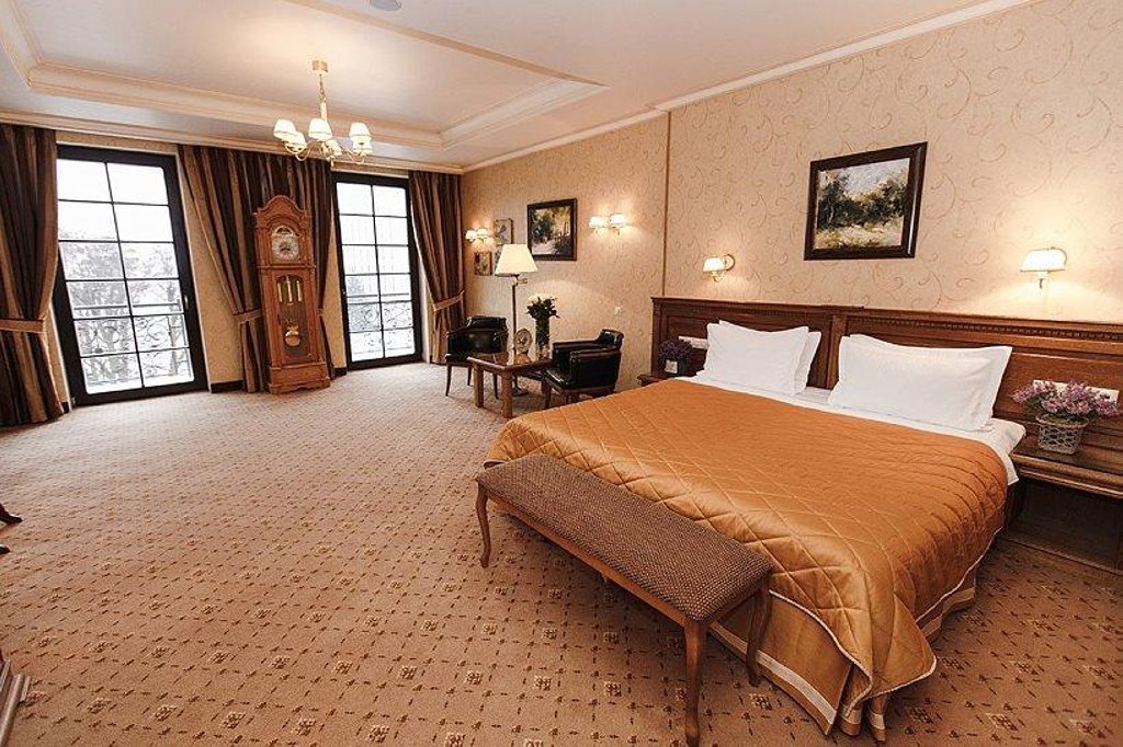 Сколько стоит сон в замке и на сеновале? Топ-5 необычных отелей в Беларуси