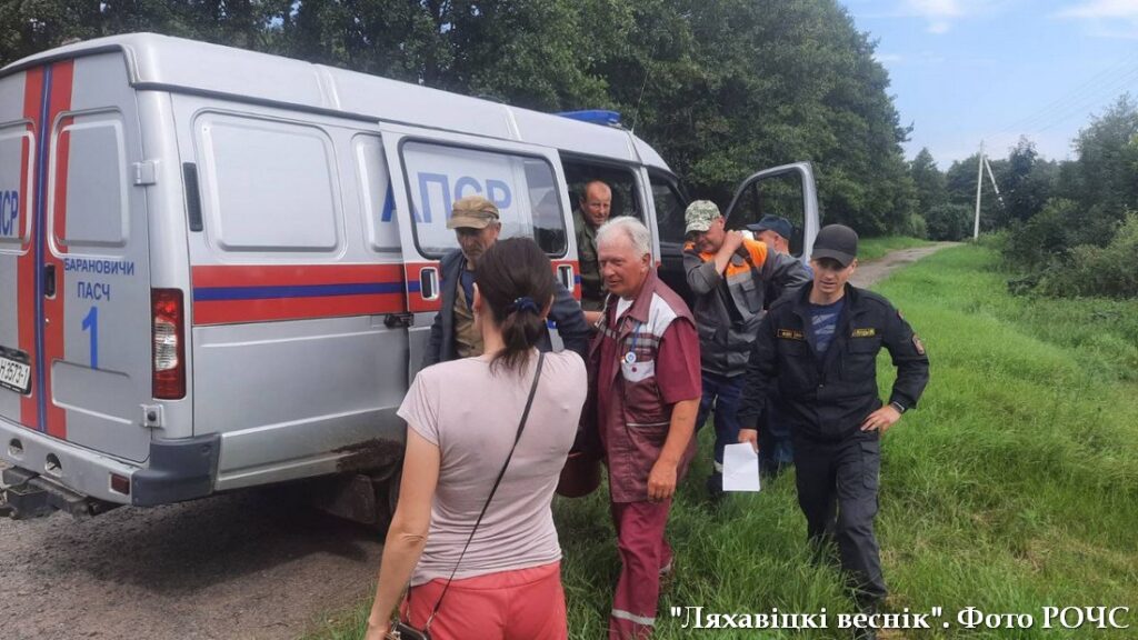 В Ляховичском районе почти трое суток искали потерявшегося в лесу грибника