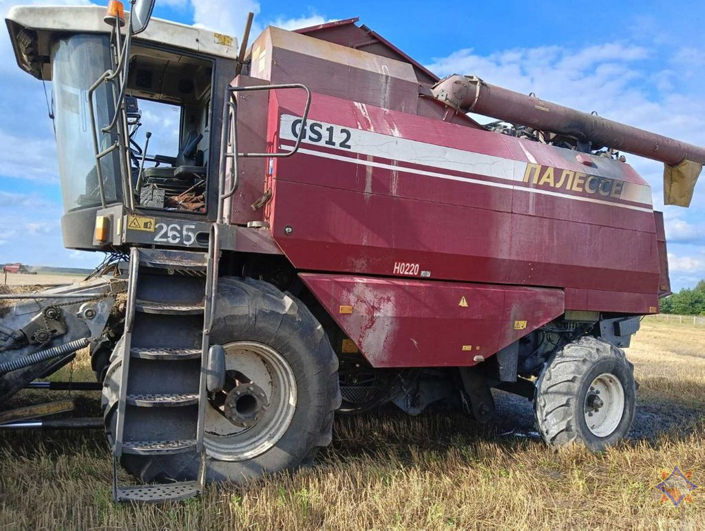В Малоритском районе горел зерноуборочный комбайн