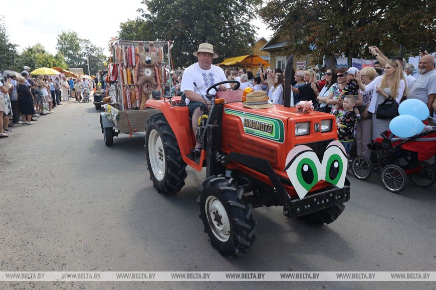 Угощения на каждом шагу. В Ивановском районе масштабно проводят фестиваль «Мотальскія прысмакі»