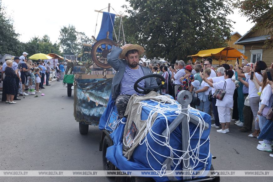 Угощения на каждом шагу. В Ивановском районе масштабно проводят фестиваль «Мотальскія прысмакі»