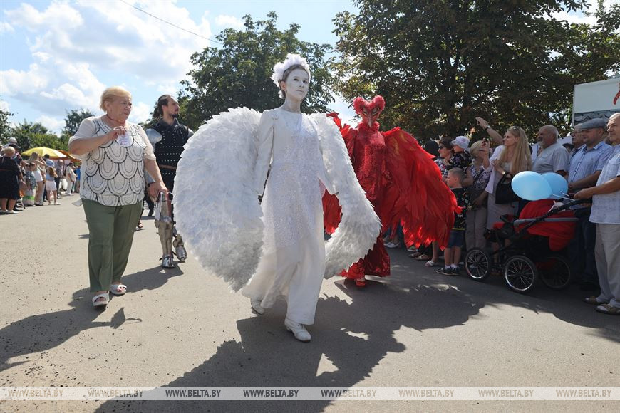 Угощения на каждом шагу. В Ивановском районе масштабно проводят фестиваль «Мотальскія прысмакі»