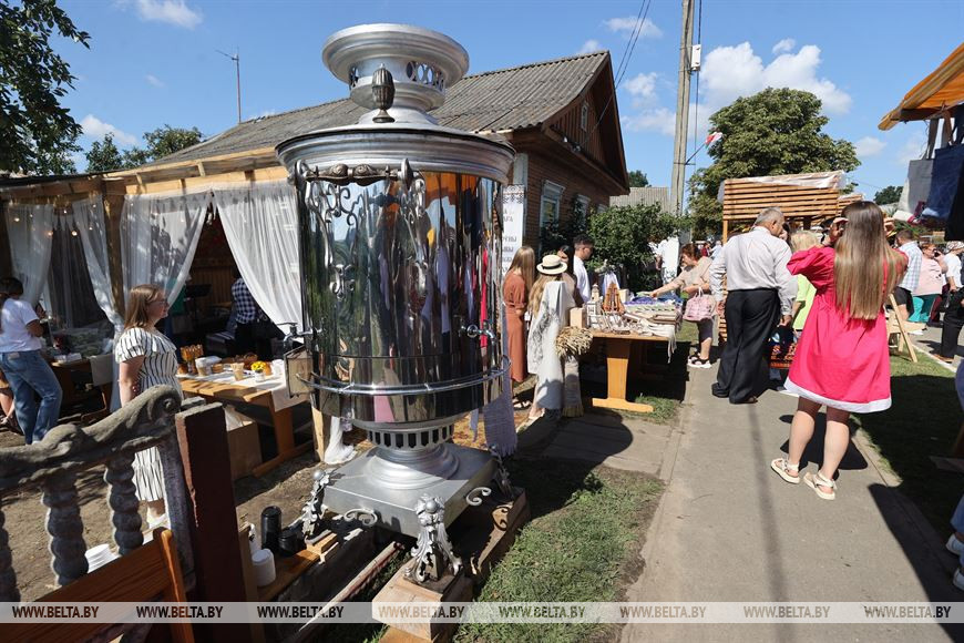 Угощения на каждом шагу. В Ивановском районе масштабно проводят фестиваль «Мотальскія прысмакі»