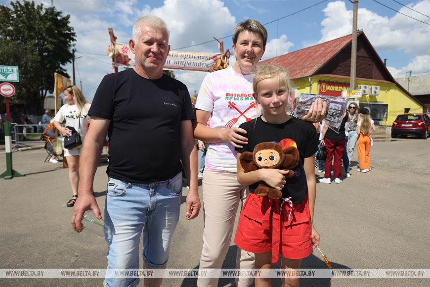 Угощения на каждом шагу. В Ивановском районе масштабно проводят фестиваль «Мотальскія прысмакі»