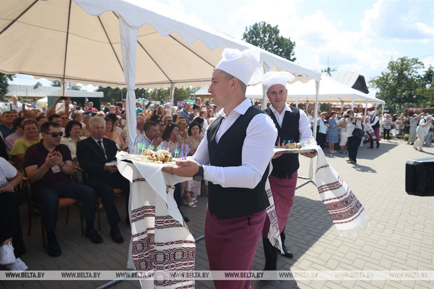 Угощения на каждом шагу. В Ивановском районе масштабно проводят фестиваль «Мотальскія прысмакі»