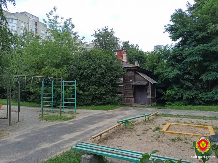 Мумифицированное тело женщины обнаружено в нежилом доме в Барановичах