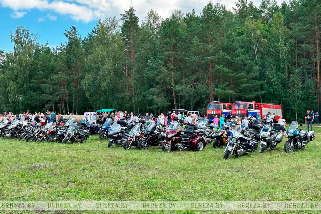 В Березовском районе проходит экофестиваль «Споровские сенокосы»
