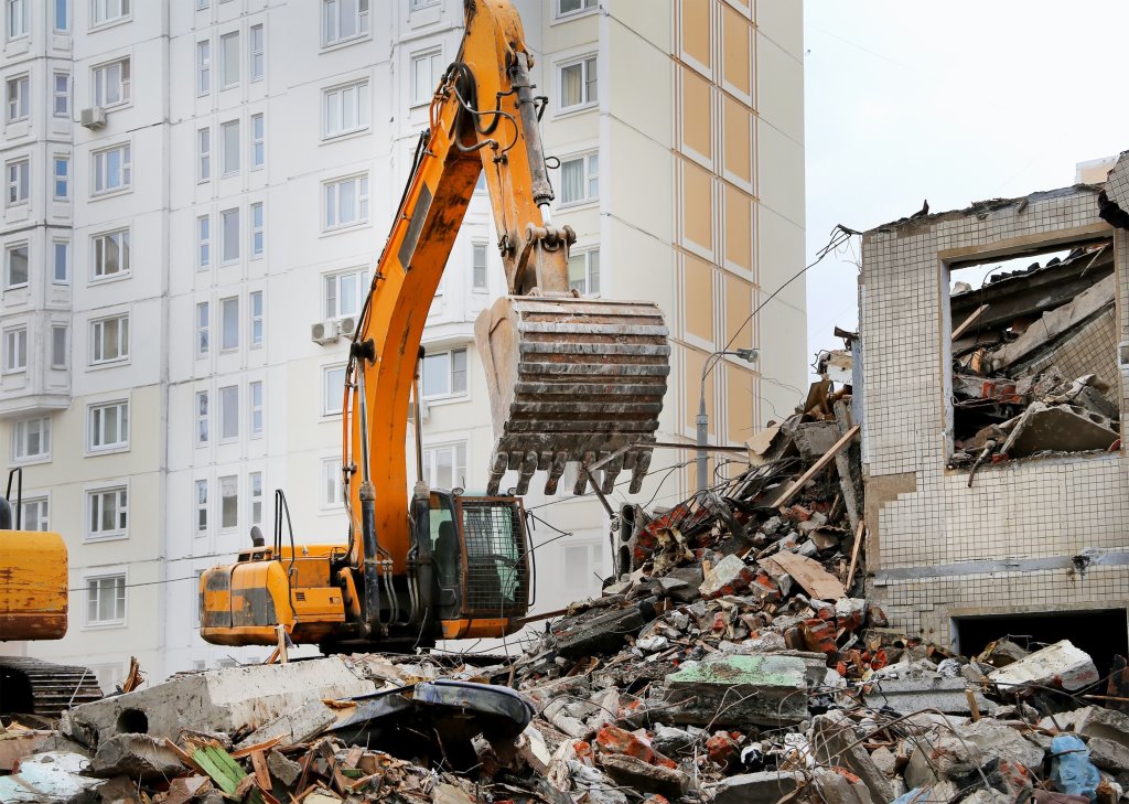В 42-метровом доме, приговоренном к сносу, оказалось зарегистрировано 19 человек