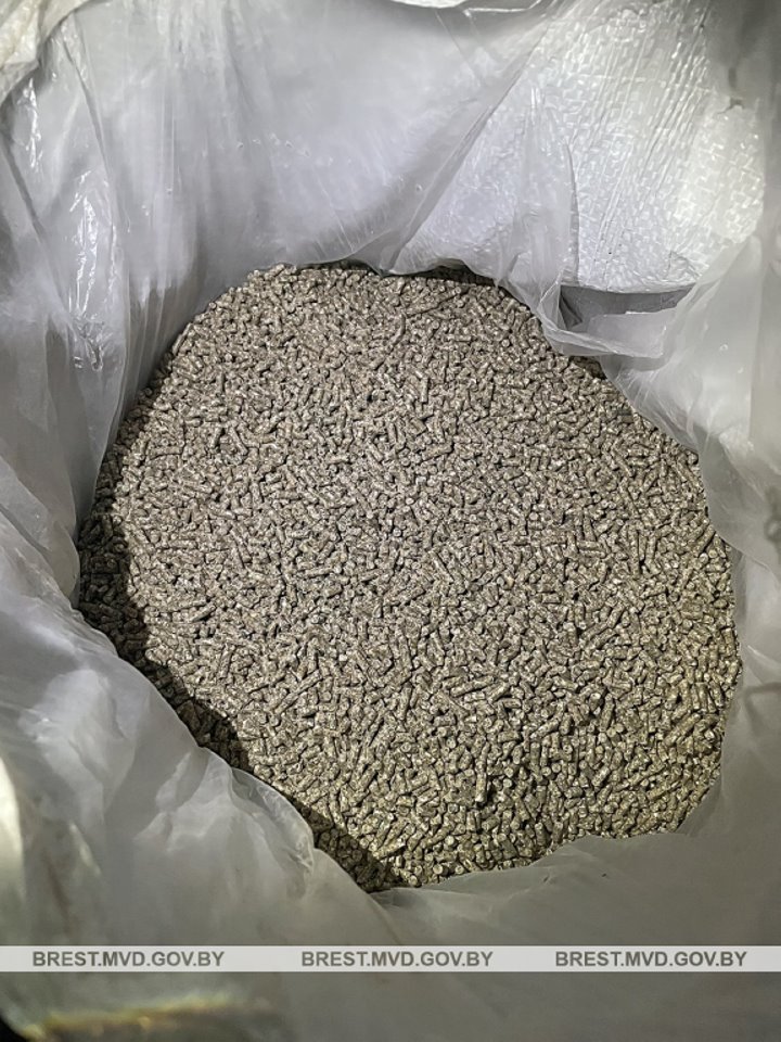Работник агропредприятия похитил более 200 килограмм комбикорма. Случай в Брестской области
