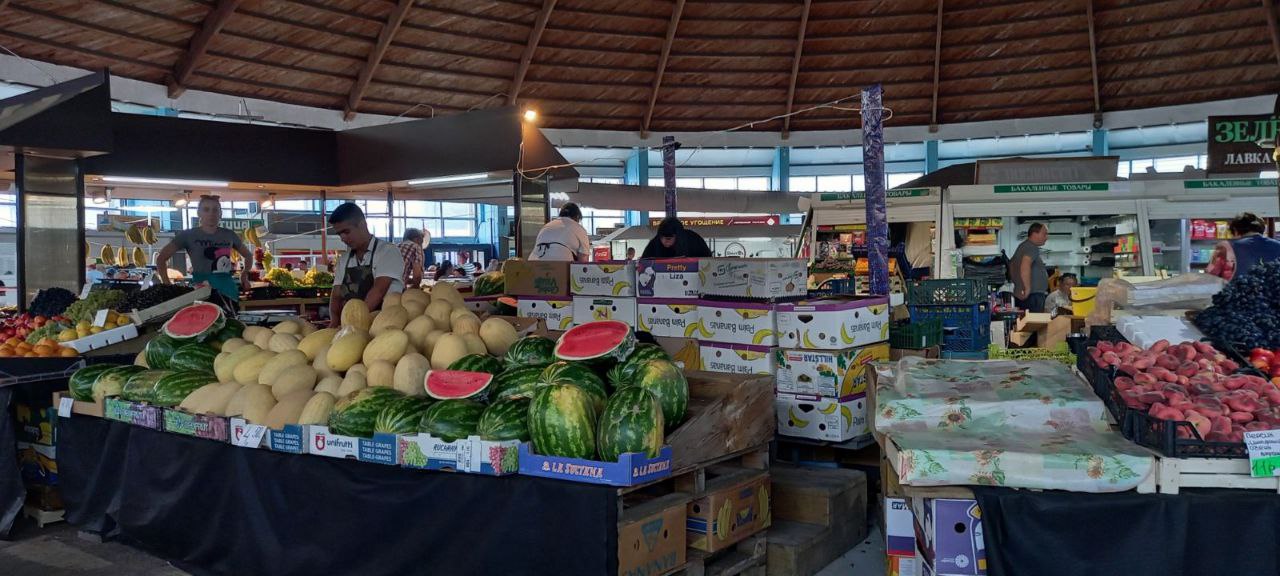 Часть торговых рядов Центрального рынка, расположенных на улице, закрыли на ремонт