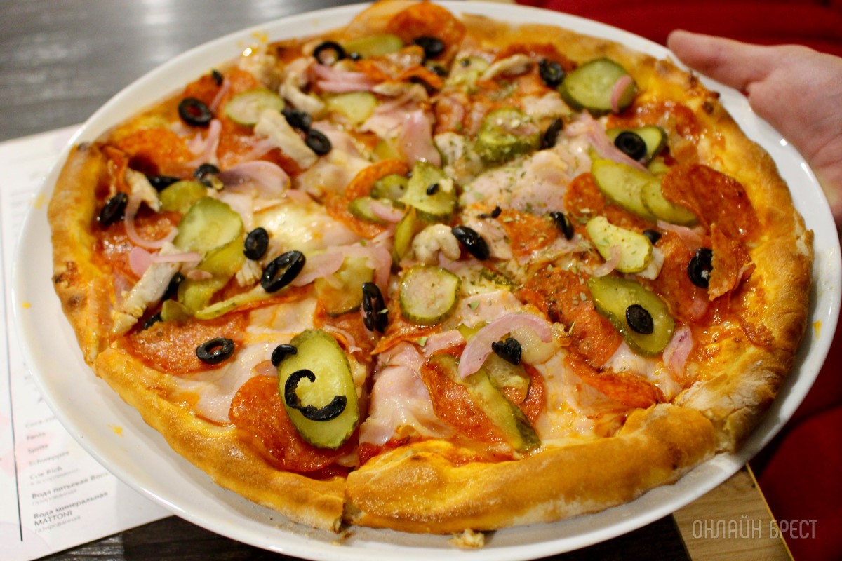 Наслаждайся вкусной кухней и играй в боулинг! На Советской в центре Бреста открылось новое кафе «David Bowley». Бронь столиков и дорожек