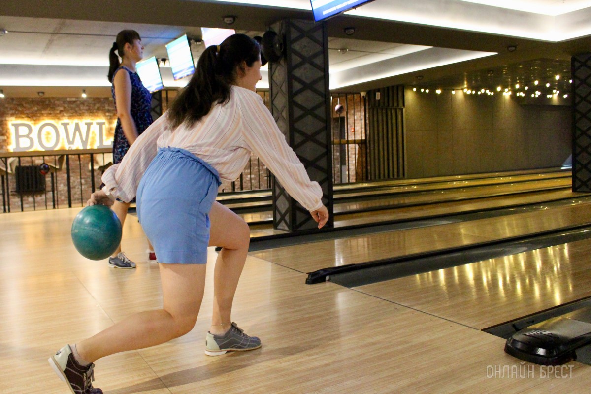Наслаждайся вкусной кухней и играй в боулинг! На Советской в центре Бреста открылось новое кафе «David Bowley». Бронь столиков и дорожек