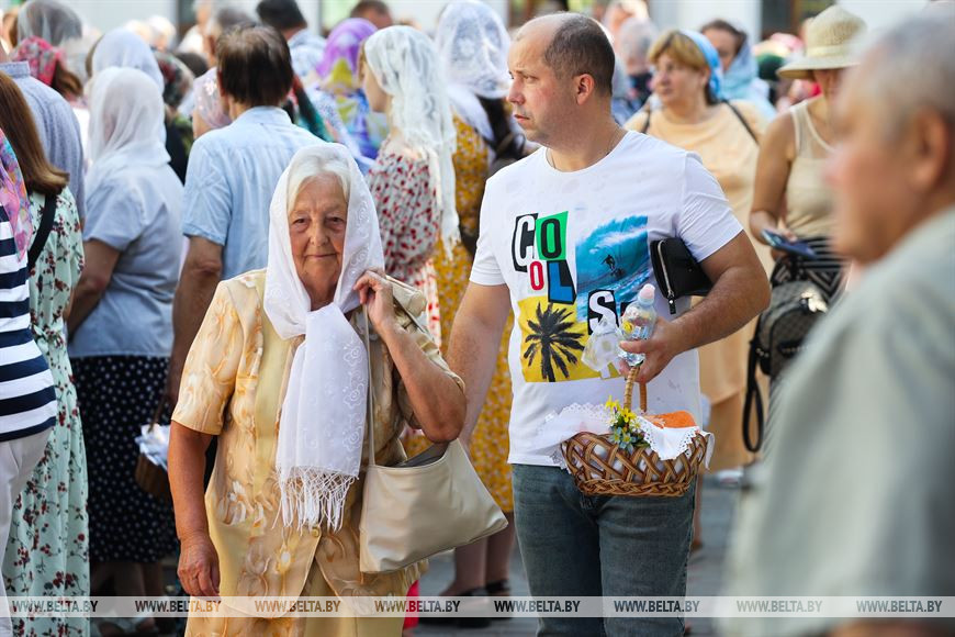 Православные отмечают Яблочный Спас. Фотофакт из Бреста