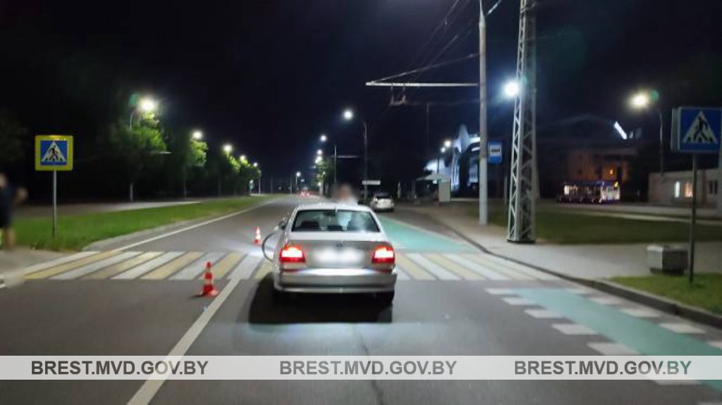 В Бресте молодой водитель BMW сбил велосипедиста