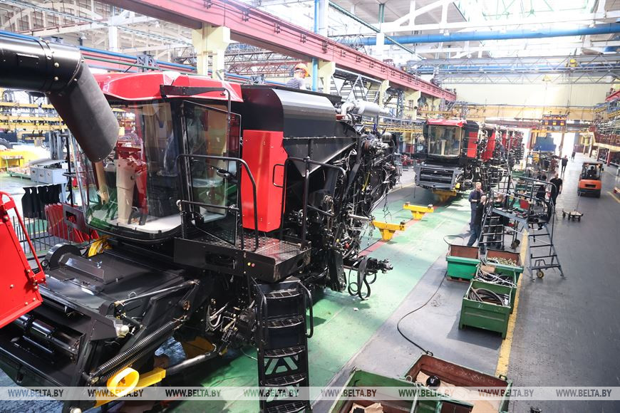 В Беларуси тестируют комбайн с искусственным интеллектом