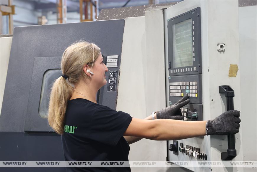 В Беларуси тестируют комбайн с искусственным интеллектом