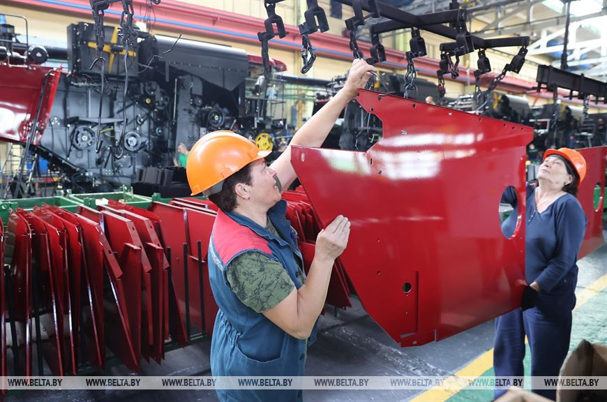 В Беларуси тестируют комбайн с искусственным интеллектом