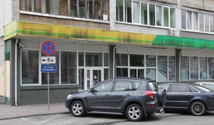 Жители Бреста обратили внимание, что в помещении магазина «Лакомка» активно идёт ремонт. Что там откроют? 