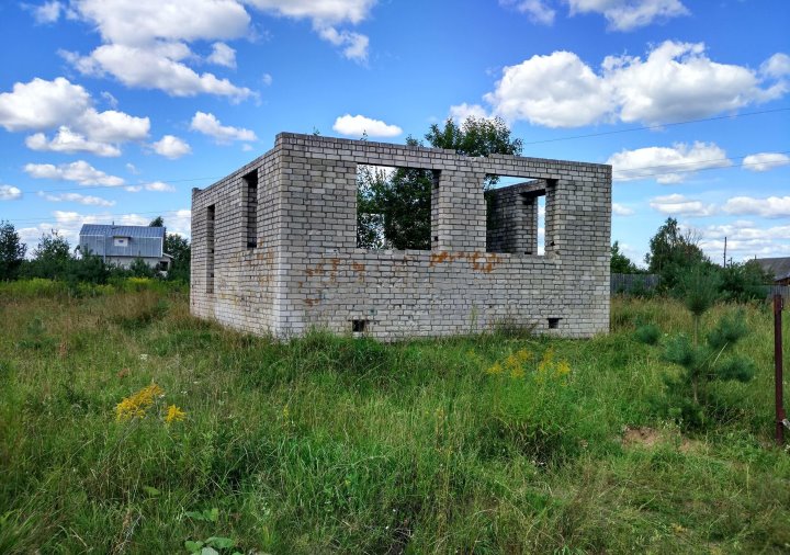 Недостроенные дома и дачи: что делать, чтобы не потерять землю