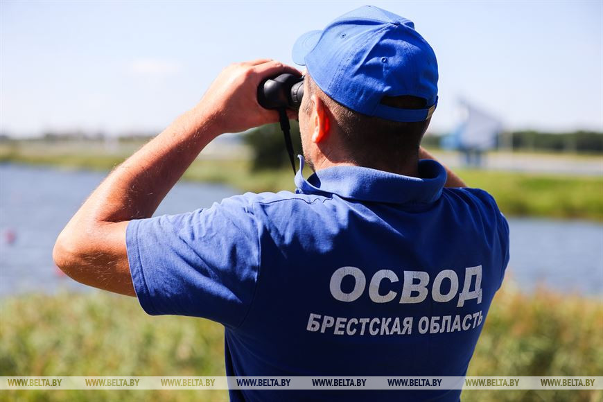 Сотрудники МЧС и ОСВОД провели в Бресте учения по спасению людей на воде