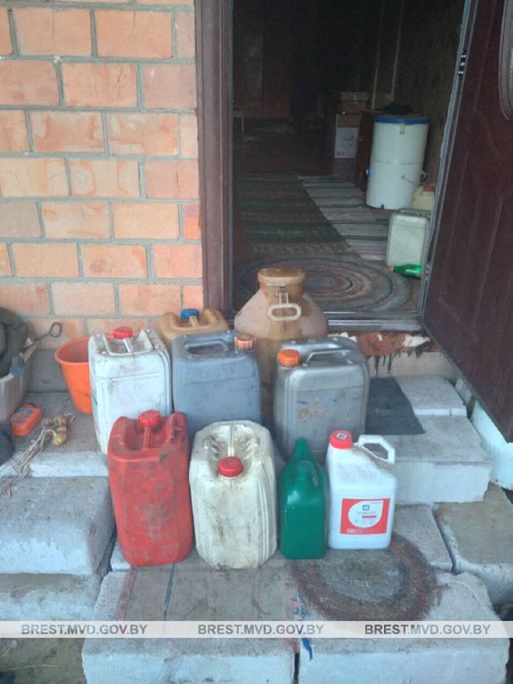 В Брестской области у 70-летнего тракториста обнаружено 205 литров окрашенного дизельного топлива