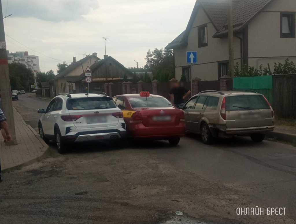 ДТП с участием 3 авто произошло в Пинске