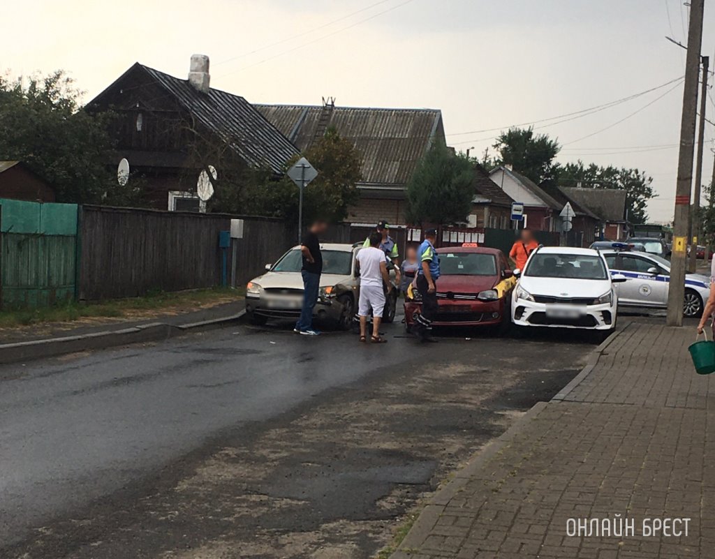 ДТП с участием 3 авто произошло в Пинске