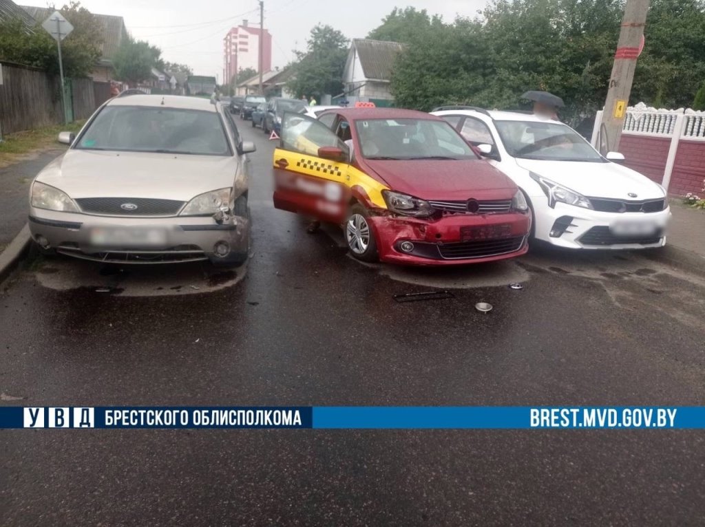 ДТП с участием 3 авто произошло в Пинске