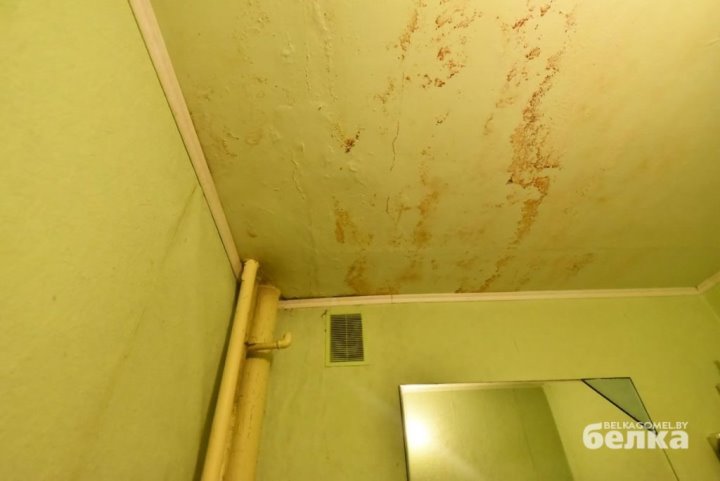 Гомельчанин заливает соседей. Пока бессильны даже ЖКХ