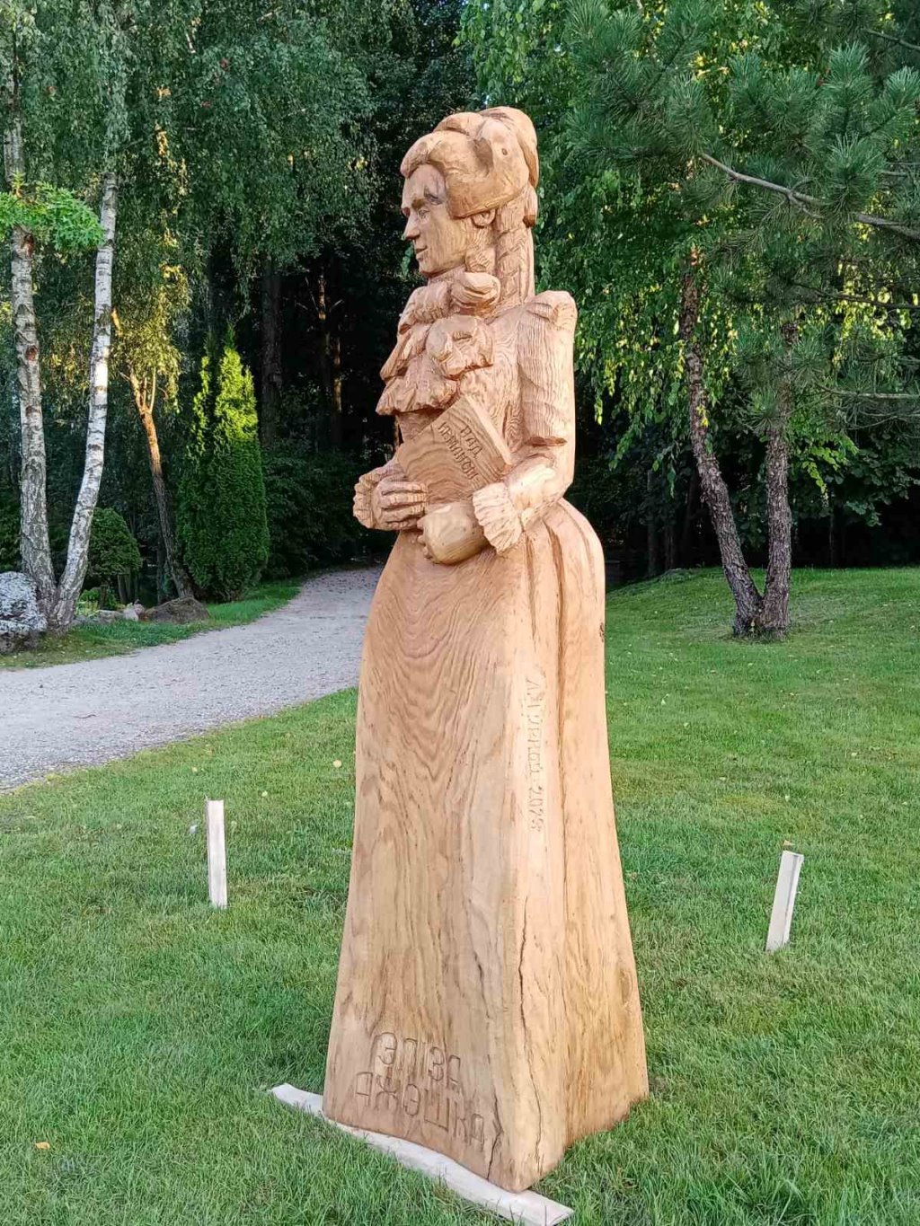 Мастер из Каменца создал скульптуру Элизы Ожешко