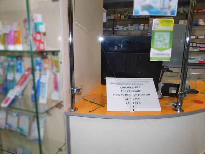 Житель Бреста разбил стекло в аптеке