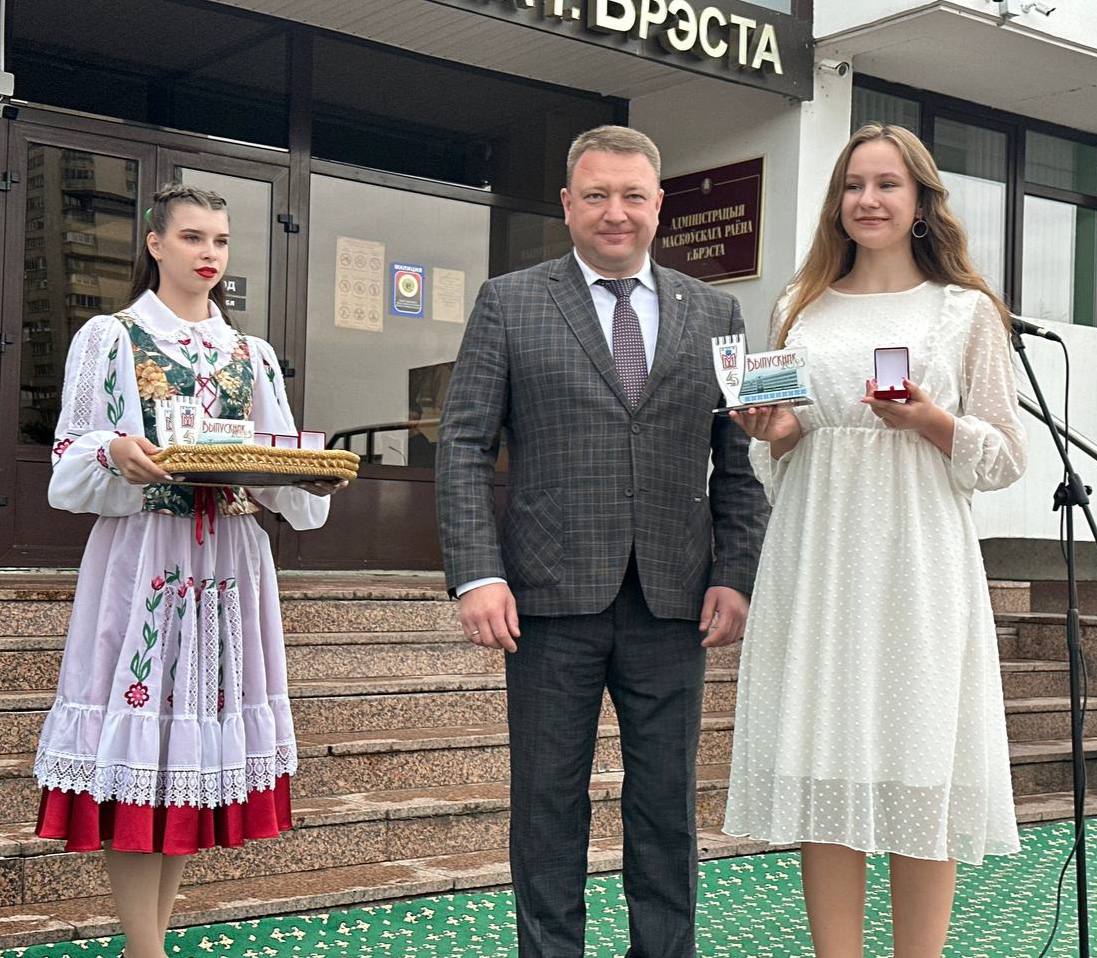 В Московском районе Бреста чествовали выпускников