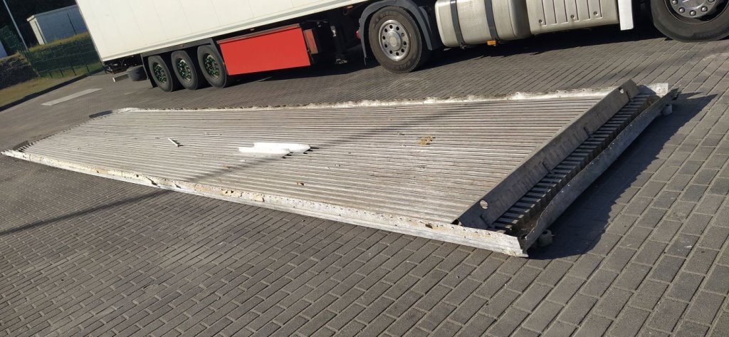 В Литве в белорусской фуре после рентгена просверлили пол 