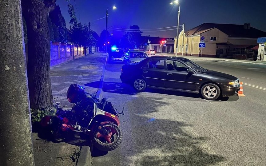 В Барановичах пострадала девушка на мопеде и ее пассажир