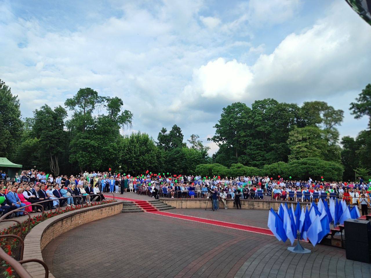 Праздник для выпускников «Алые паруса» прошел в Бресте