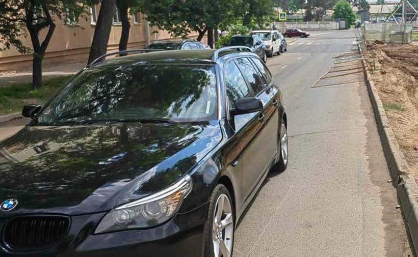 Белоруска: «На мой BMW упал строительный забор. Но страховка, похоже, не светит»