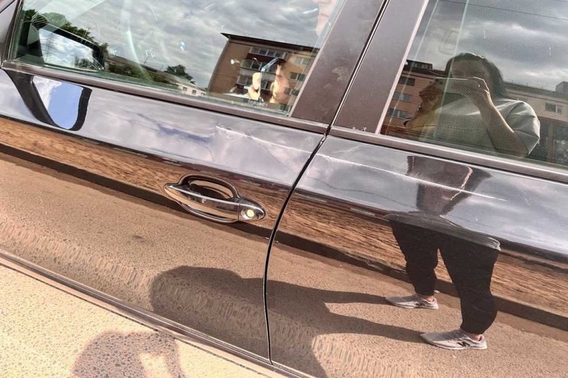 Белоруска: «На мой BMW упал строительный забор. Но страховка, похоже, не светит»