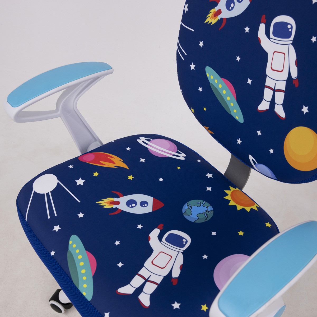 За мебелью для школьников только в AksHome в Бресте! До конца августа СКИДКИ НА ВСЁ