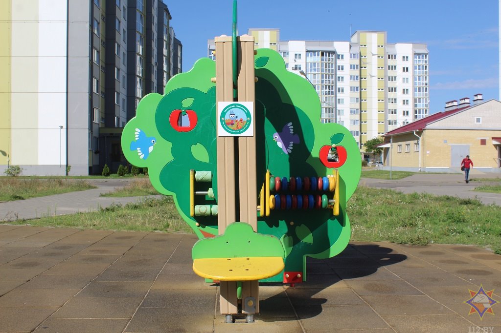 В Бресте появились имиджевые детские площадки в стиле МЧС