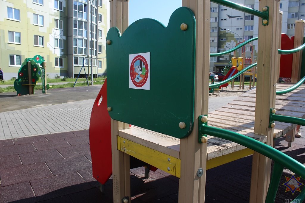 В Бресте появились имиджевые детские площадки в стиле МЧС